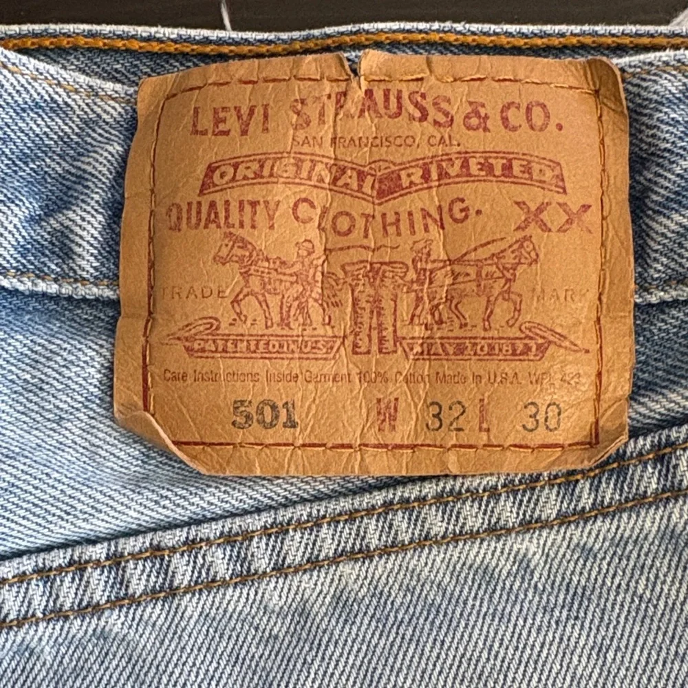 VINTAGE LEVI’S 501 Jean Shorts - Picture 4 of 9